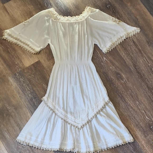 Cream Floral Midi Dress Elegant - Picture 3 of 3